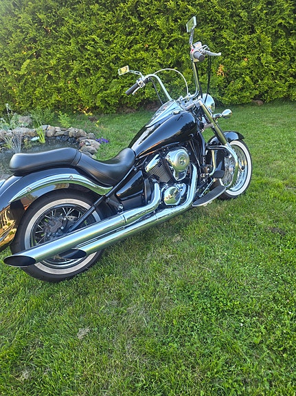 Kawasaki Vulcan 900 Classic 3 of 4