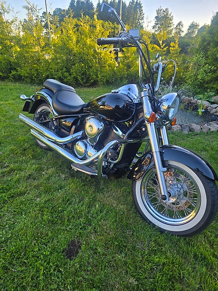 Kawasaki Vulcan 900 Classic 2 of 4