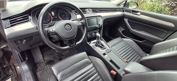 Volkswagen Passat 2 of 5