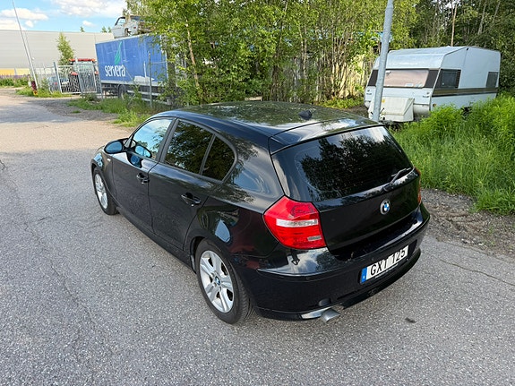 BMW 120d 3 of 4