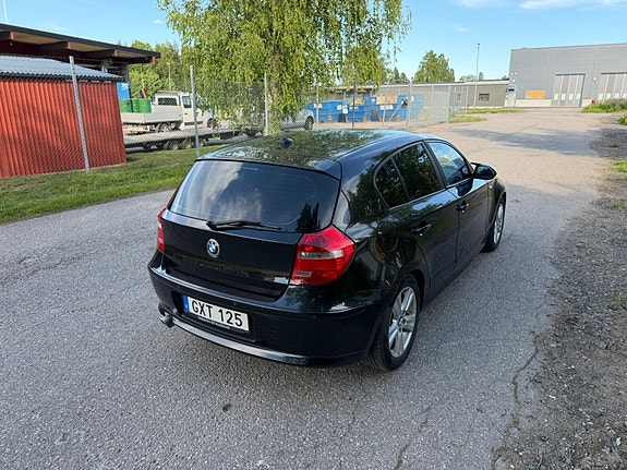 BMW 120d 2 of 4