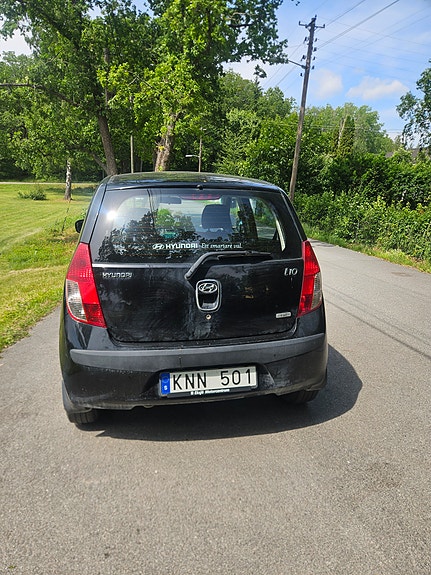 Hyundai i10 2 of 6