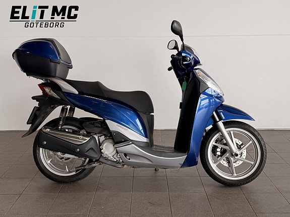Honda SH300 | ABS | Nyservad | Nytt bakdäck 2 of 9