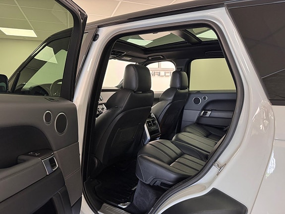 Land Rover Range Rover Sport 10 of 16