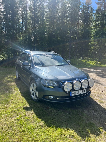 Skoda Superb 2 of 4