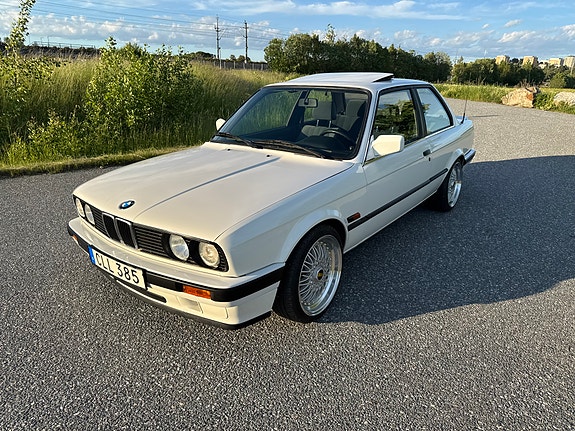 BMW 318i 2 of 5