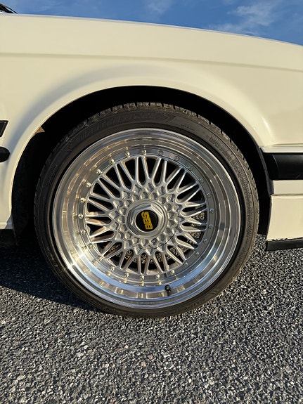 BMW 318i 5 of 5