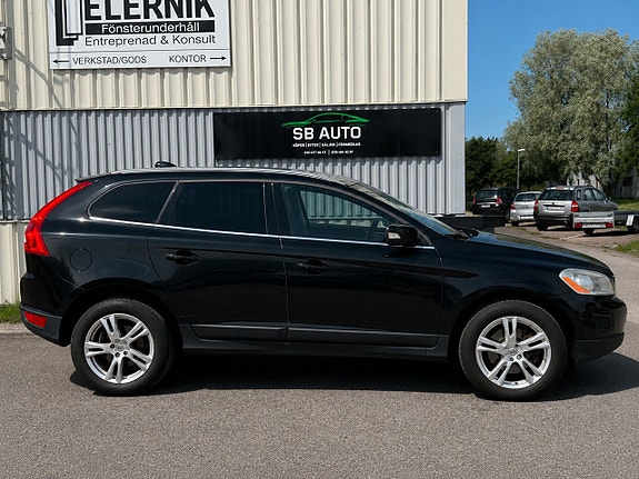 Volvo XC60 2 of 11