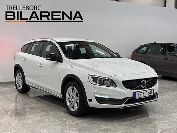Volvo V60 Cross Country 2 of 5