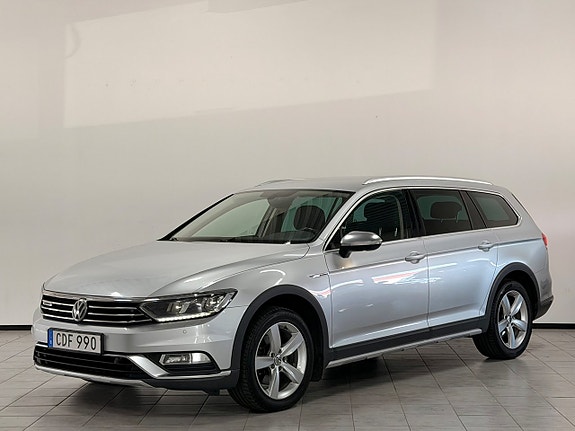 Volkswagen Passat Alltrack 2 of 5