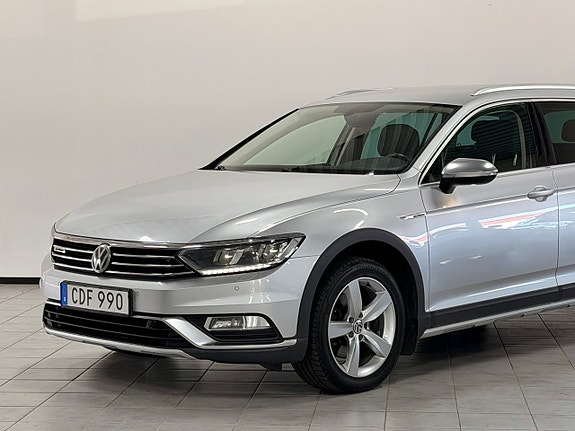Volkswagen Passat Alltrack 3 of 5