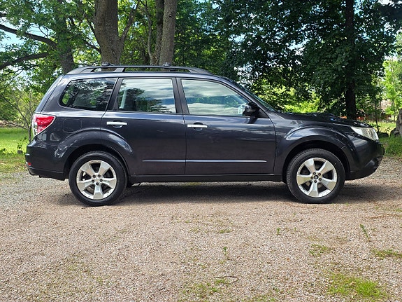 Subaru Forester 2 of 5