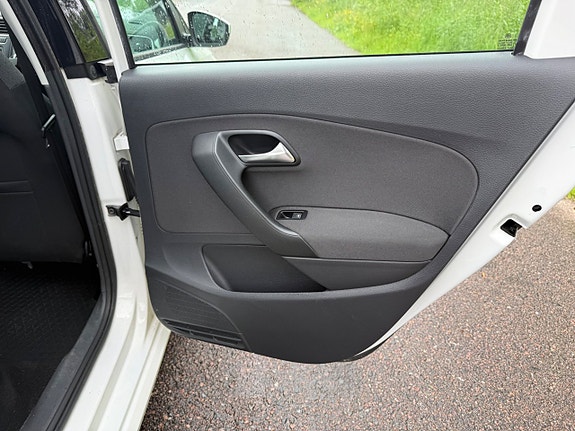 Volkswagen Polo 14 of 16