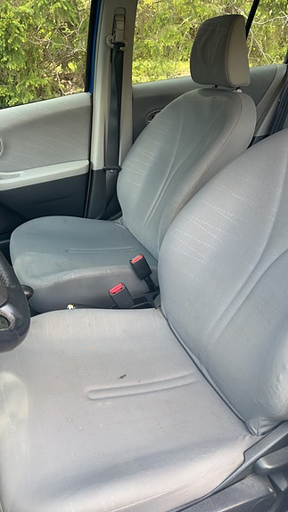 Toyota Yaris 6 of 8