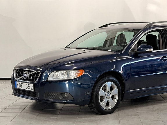Volvo V70 3 of 5