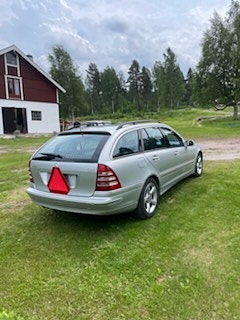 Mercedes-Benz C220 4 of 5