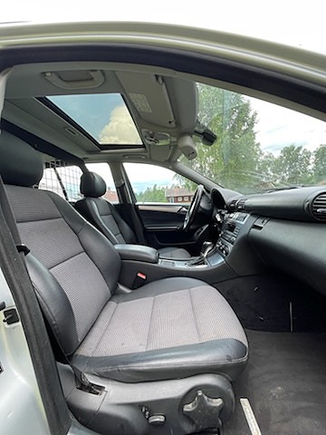 Mercedes-Benz C220 2 of 5