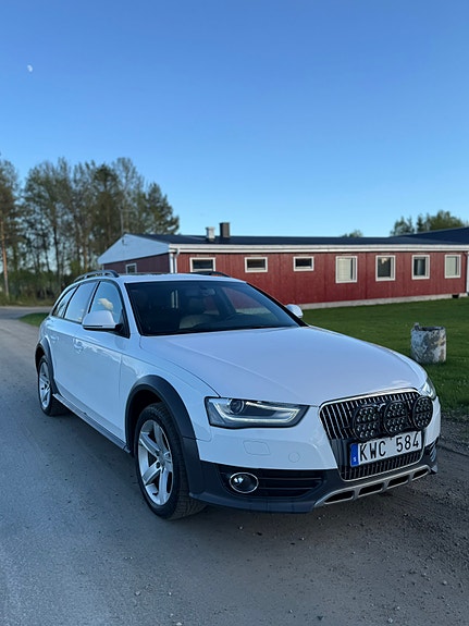 Audi A4 allroad 2 of 5