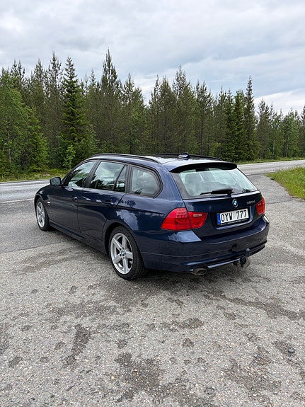 BMW 320d 3 of 5