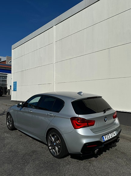 BMW M140i 3 of 5