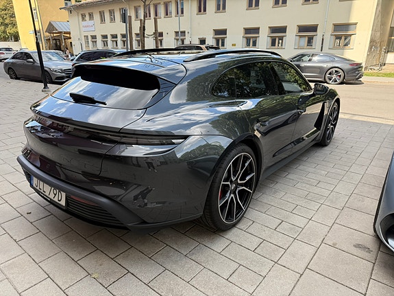 Porsche Taycan Sport Turismo 4 of 5