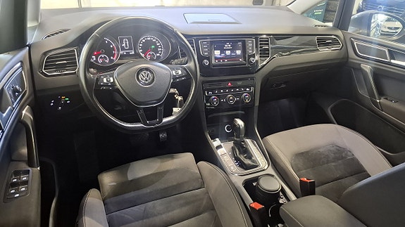 Volkswagen Golf Sportsvan 2 of 5
