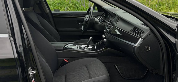 BMW 520d 3 of 5