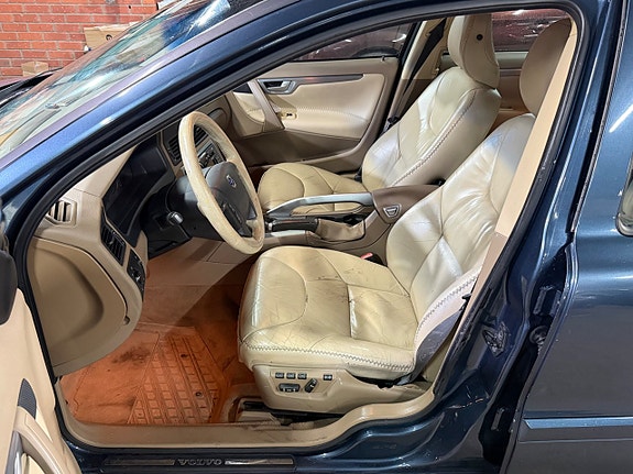 Volvo XC70 8 of 13