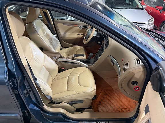 Volvo XC70 7 of 13