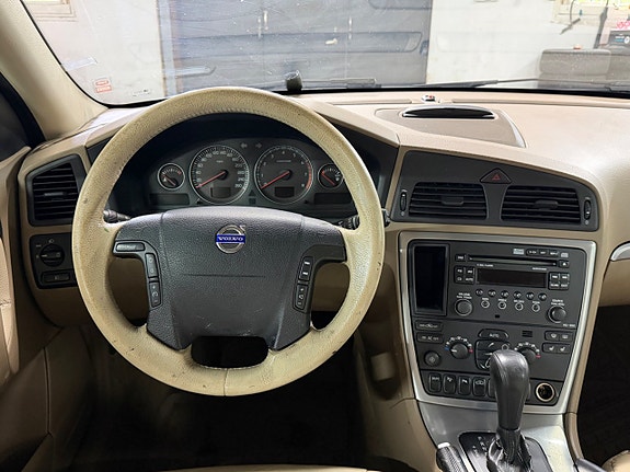 Volvo XC70 12 of 13