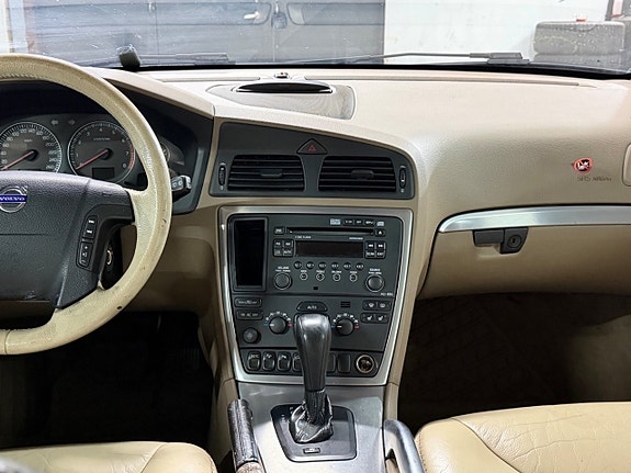 Volvo XC70 13 of 13