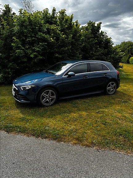 Mercedes-Benz A250 e 2 of 5