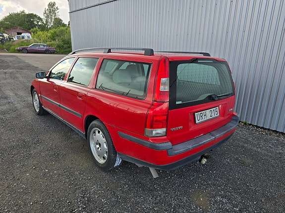 Volvo V70 4 of 5