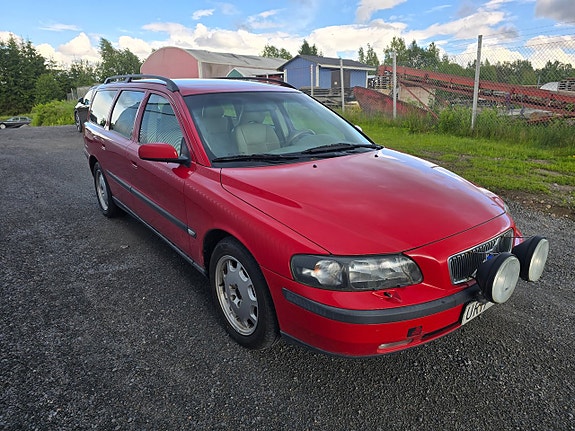 Volvo V70 2 of 5