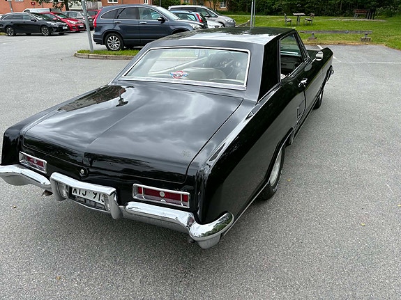 Buick Riviera 4 of 5