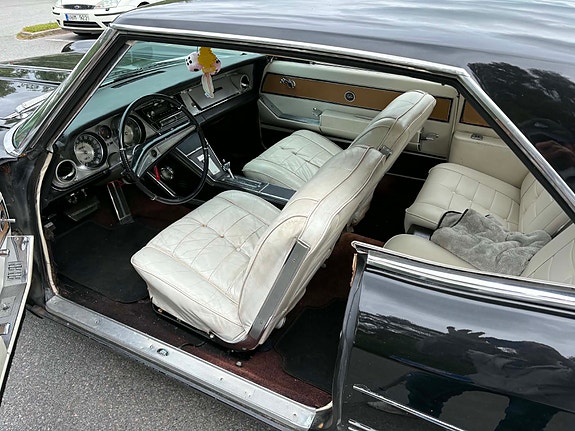 Buick Riviera 5 of 5