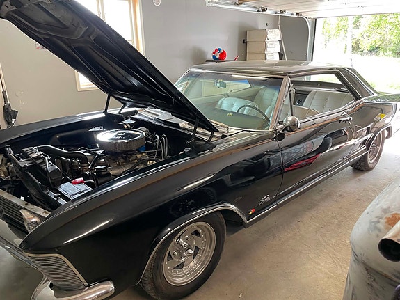 Buick Riviera 3 of 5