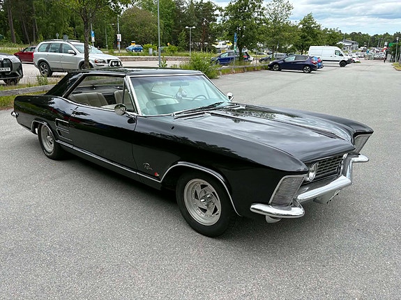 Buick Riviera 2 of 5