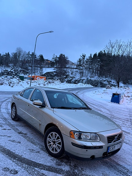 Volvo S60 2 of 5