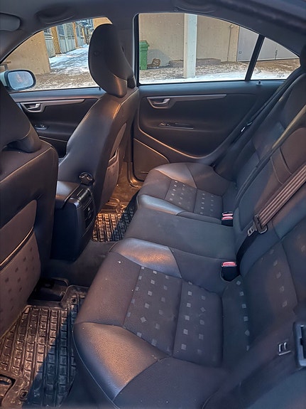 Volvo S60 4 of 5