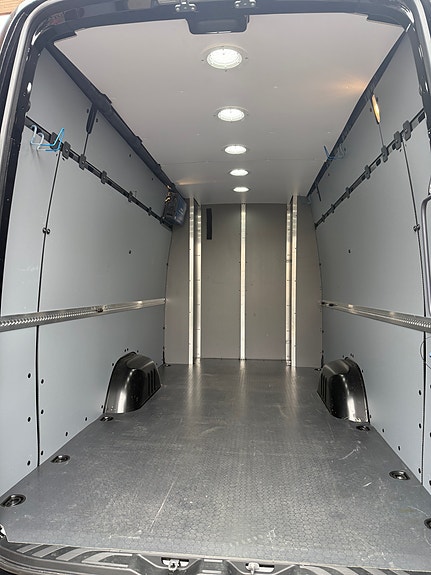 Mercedes-Benz Sprinter 319 16 of 26