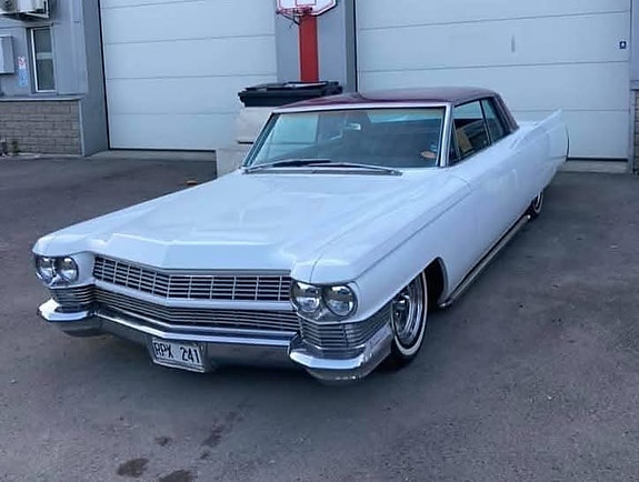 Cadillac Deville 7 of 11