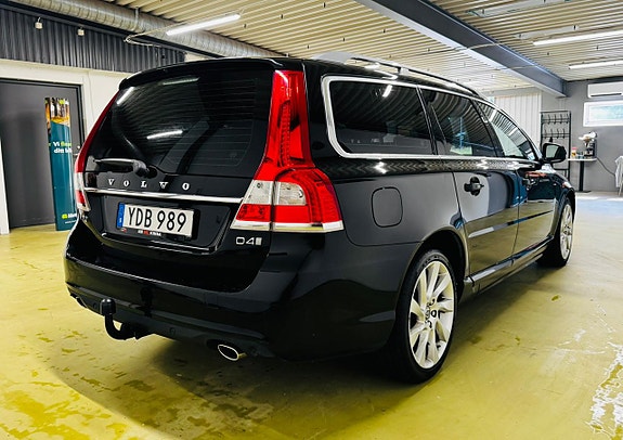 Volvo V70 3 of 5