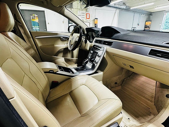 Volvo V70 8 of 13