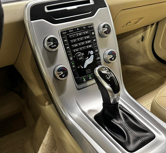 Volvo V70 10 of 13