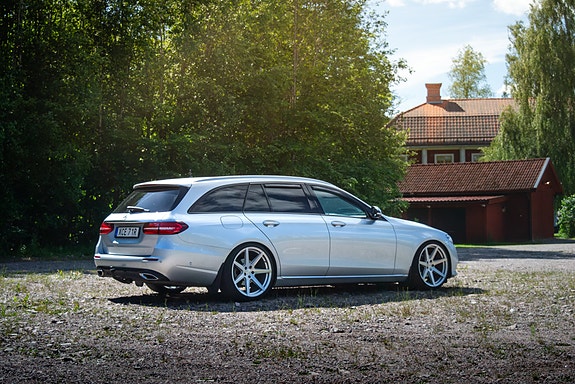 Mercedes-Benz E220 5 of 5
