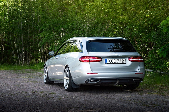 Mercedes-Benz E220 3 of 5