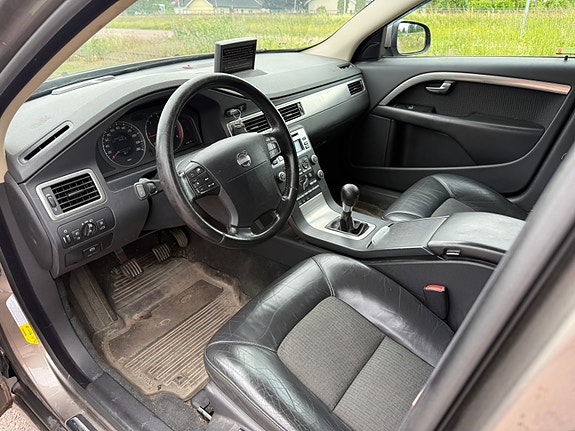 Volvo V70 7 of 11