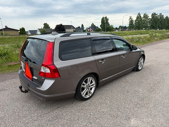 Volvo V70 3 of 11