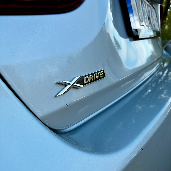 BMW 320i 8 of 16